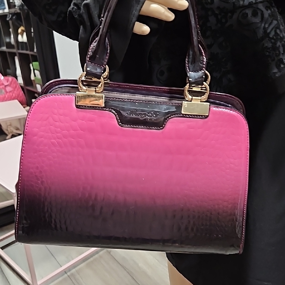 Chic Gradient Pink and Black Handbag